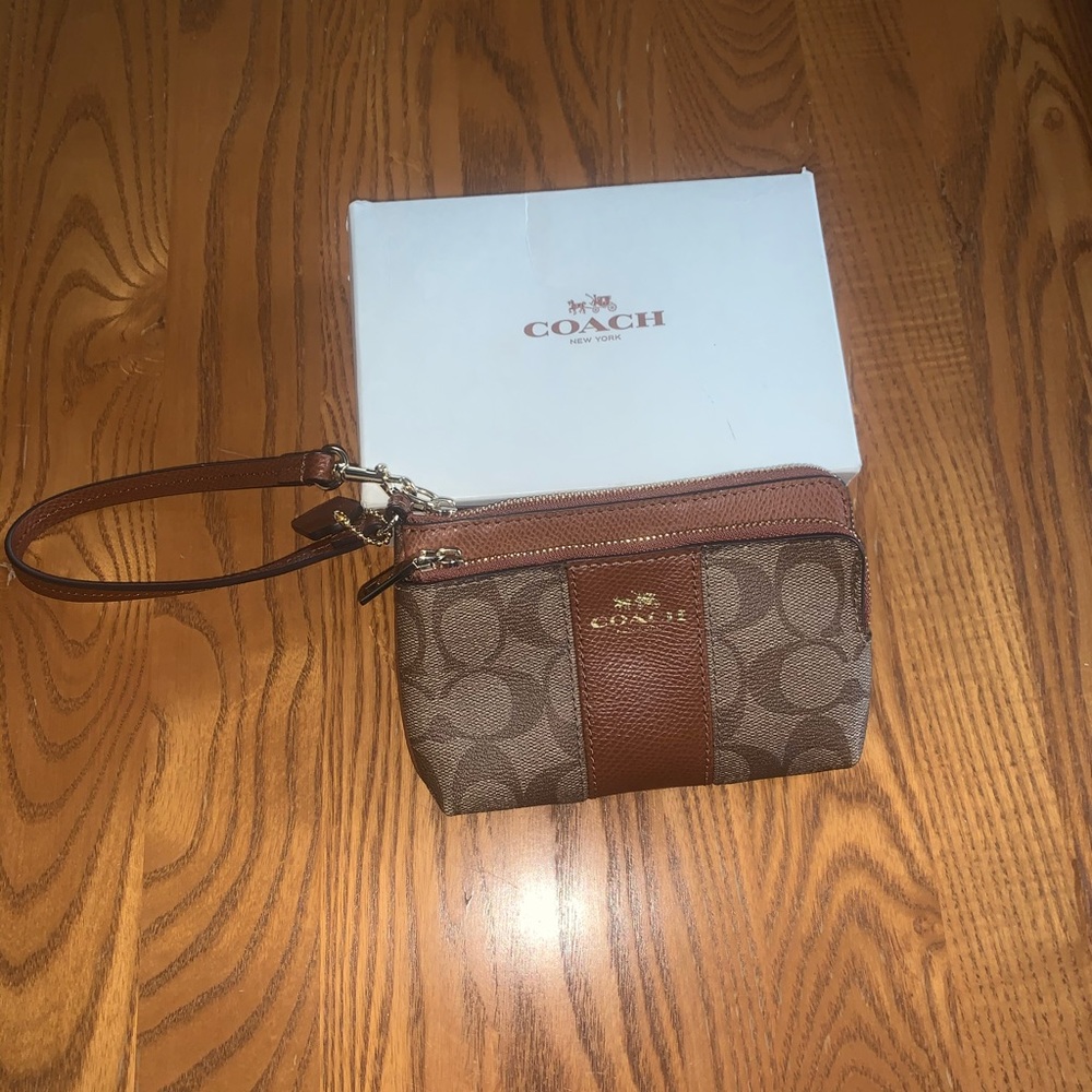 Small Coach wristlet (NEW)